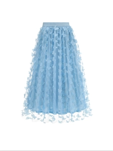 Gonna midi a trapezio azzurra con farfalle 3D applicate e strati in tulle leggero