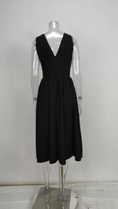 Detail of the elegant V-neck backless black printed dress with pleated waist design
