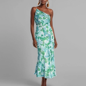 Elegantes One-Shoulder Maxikleid mit blauem Blumendruck und schmaler Meerjungfrau-Passform