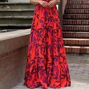 Elegante abito lungo bohémien a fiori con maniche a volant e gonna a balze da donna
