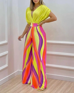 Ensemble haut jaune fluo à col en V et pantalon large à imprimé vagues colorées