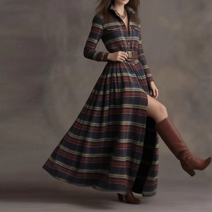 Détail de robe vintage à carreaux montrant col chemise, boutonnage et boucle de ceinture