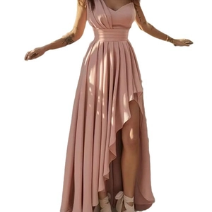 Robe de soirée rose poudré asymétrique avec ourlet irrégulier et taille plissée