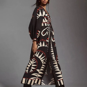 Robe maxi vintage à col en V avec imprimé géométrique et longues manches lanternes