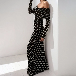 Elegantes Retro-Maxikleid in Schwarz mit weißen Punkten, schulterfrei und Meerjungfrau-Saum