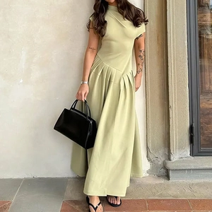 Robe longue élégante vert sauge à taille haute avec plis asymétriques pour femmes