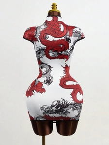Robe Qipao ajustée avec imprimé dragon chinois et col montant traditionnel élégant