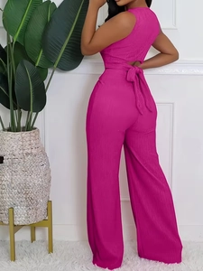 Ensemble haut dos nu fuchsia et pantalon plissé à jambes larges pour femmes élégantes