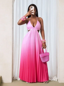 Robe longue plissée dos nu à licou avec dégradé rose et découpe à la taille élégante