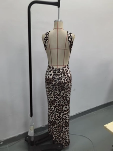 Detail of the backless cut and brown leopard print pattern on this slim-fit maxi dress