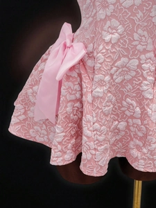 Rosa Neckholder-Jacquard-Kleid mit floralem Reliefmuster und Satin-Schleifen-Akzent