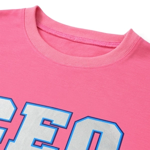 Detail of pink cotton sweatshirt featuring ribbed crew neck and grey GEO letter print