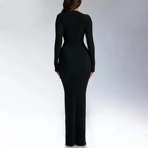 Robe longue élégante en maille côtelée noire à manches longues pour femmes