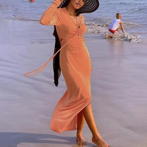 Robe longue sexy à col en V et fente haute avec manches longues pour vacances à la plage