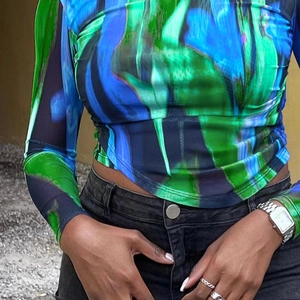 Haut en mesh à manches longues pour femmes avec imprimé tie-dye bleu et vert ajusté
