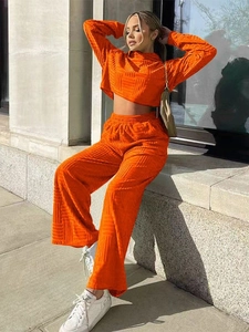 Ensemble automne deux pièces orange pour femme avec haut à capuche et pantalon large