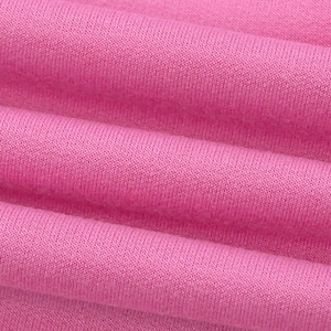 Vista dettagliata della trama del tessuto in maglia rosa per pantaloni a gamba larga