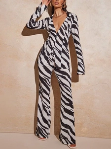 Ensemble deux pièces zébré pour femme avec chemise col en V et pantalon évasé taille haute