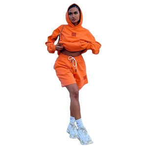 Leuchtendes orangefarbenes Oversize-Hoodie und Shorts Set mit Stickerei für Damen