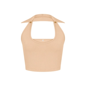 Detailaufnahme des beigen Rippstrick-Neckholder-Tops mit V-Ausschnitt und S-Etikett