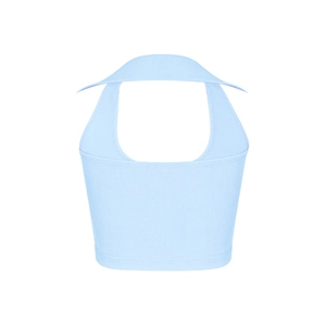 Nahaufnahme eines hellblauen Rippstrick-Crop-Tops mit Neckholder und Kragen-Detail
