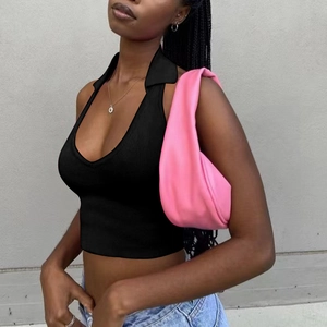 Schwarzes geripptes Crop Top für Damen mit Polokragen und schmaler Passform