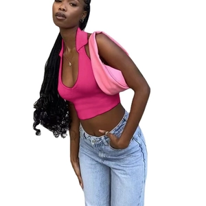 Damen Strick Crop Top in Rosarot mit Polokragen und Halterneck Design für Sommer