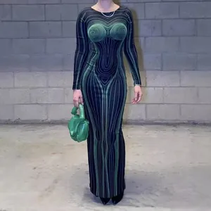 Eng anliegendes Langarmkleid mit grünem optischem Täuschungsdruck auf schwarzem Grund