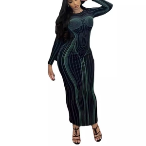 Eng anliegendes langärmliges Maxikleid mit grünem 3D-Illusion-Konturmuster