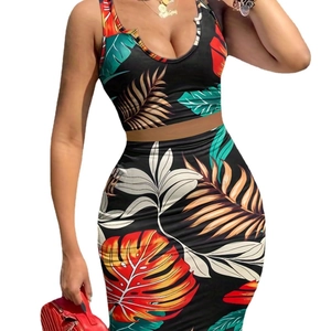 Ensemble deux pièces pour femme avec crop top et jupe moulante à imprimé tropical