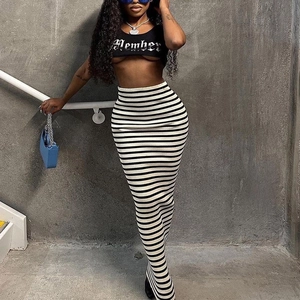 Ensemble 2 pièces pour femmes avec crop top Member et jupe longue rayée taille haute