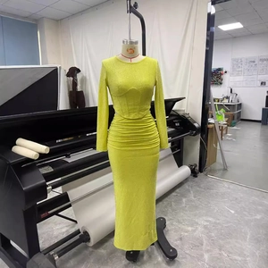 Neongelbes glitzerndes Langarm-Bodycon-Kleid mit vorteilhafter Raffung in der Taille