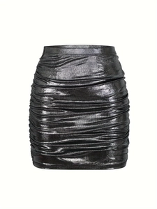 Minigonna argento metallizzato aderente con increspature e vita alta elastica trendy