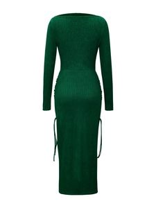 Vue arrière d'une robe en tricot vert foncé à manches longues avec cordons de serrage