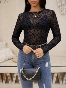 Damen Langarmshirt mit Leopardenmuster aus Netzstoff in Schwarz und schmaler Passform