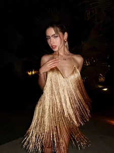 Mini robe sexy à franges dorées dos nu licou pour soirée clubbing et vacances d'été