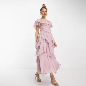 Robe longue élégante lavande à volants avec manches papillon et décolleté carré