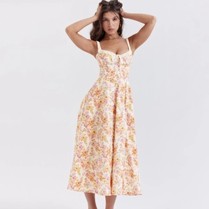 Französisches Blumenkleid mit Bustier-Ausschnitt und elegantem Schlitz in Midilänge