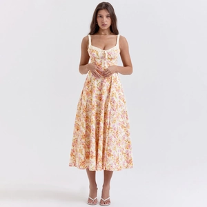 Französisches Blumen-Trägerkleid mit Rüschenoberteil und Schlitz, gelber Midirock-Stil