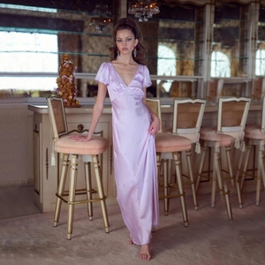 Robe longue fleurie en satin violet clair de style français avec col en V