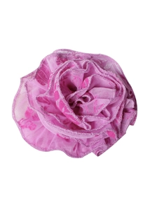 Dettaglio di un fiore di rosa in chiffon rosa 3D con delicati petali in mesh a strati