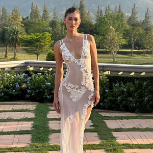 Women Sexy V-Neck Backless Mesh Maxi Dress With 3D Floral Appliques White High Slit Sleeveless Vacation Party Elegant Dress
