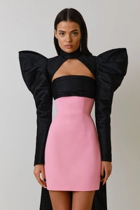 Detail of high-neck hollow top with bubble sleeves and pink high-waist bodycon skirt