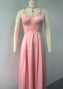 Abito a corsetto rosa con scollo a spalline incrociate e stecche strutturate sul corpetto