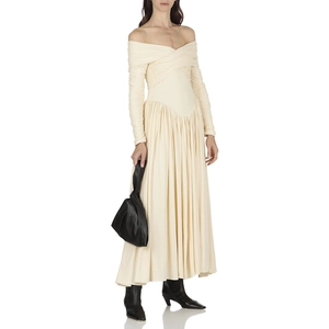 Robe longue chic à épaules dénudées crème avec détails plissés et taille en V