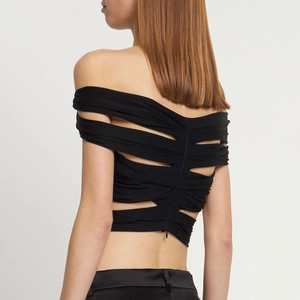 Crop top sexy noir à épaules dénudées avec découpes multi-sangles et fleurs 3D