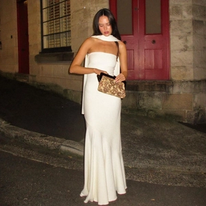 Women Elegant Off Shoulder Pleated Maxi Dress Mermaid Hem Halter Backless Evening Gown Wedding Party Minimalist Dress