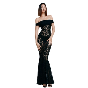 Robe de soirée sirène élégante en dentelle noire avec épaules dénudées et coupe ajustée
