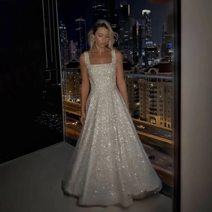 Robe de soirée élégante à paillettes blanches avec col carré et taille haute pour fête