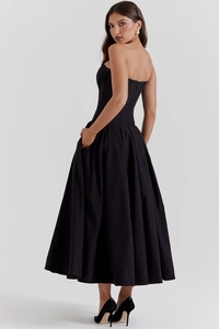 Vue détaillée du dos d'une robe de soirée noire bustier avec corsage et jupe longue en A